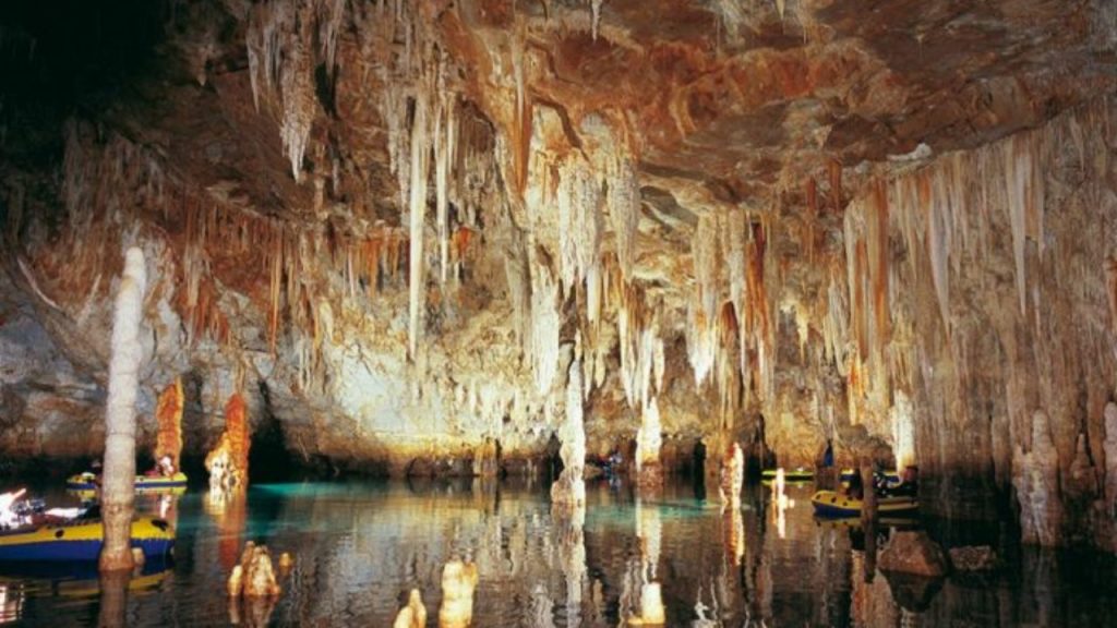 Ένας μαγικός υδάτινος κόσμος – Το υποθαλάσσιο Σπήλαιο των Ελεφάντων στην Κρήτη