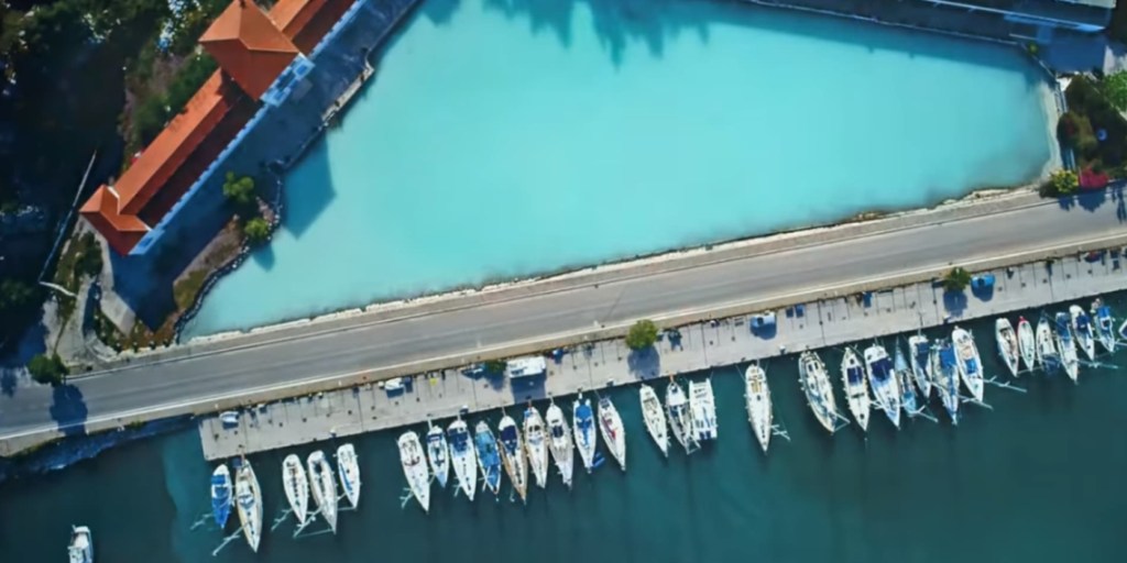 Μέθανα Τροιζηνίας : Ελληνική ηφαιστειακή πισίνα από θειάφι