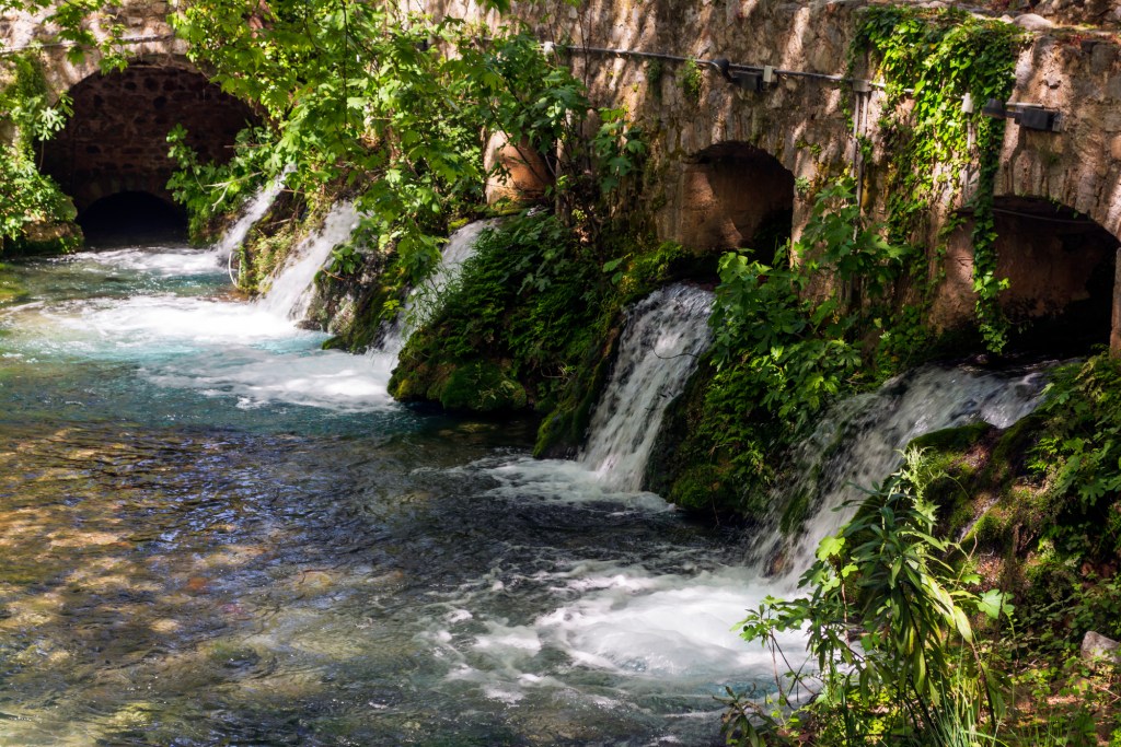 Πηγές Κρύας: Τι Είναι, Πώς Διαμορφώθηκαν & Γιατί Είναι Τοπόσημο της Λιβαδειάς