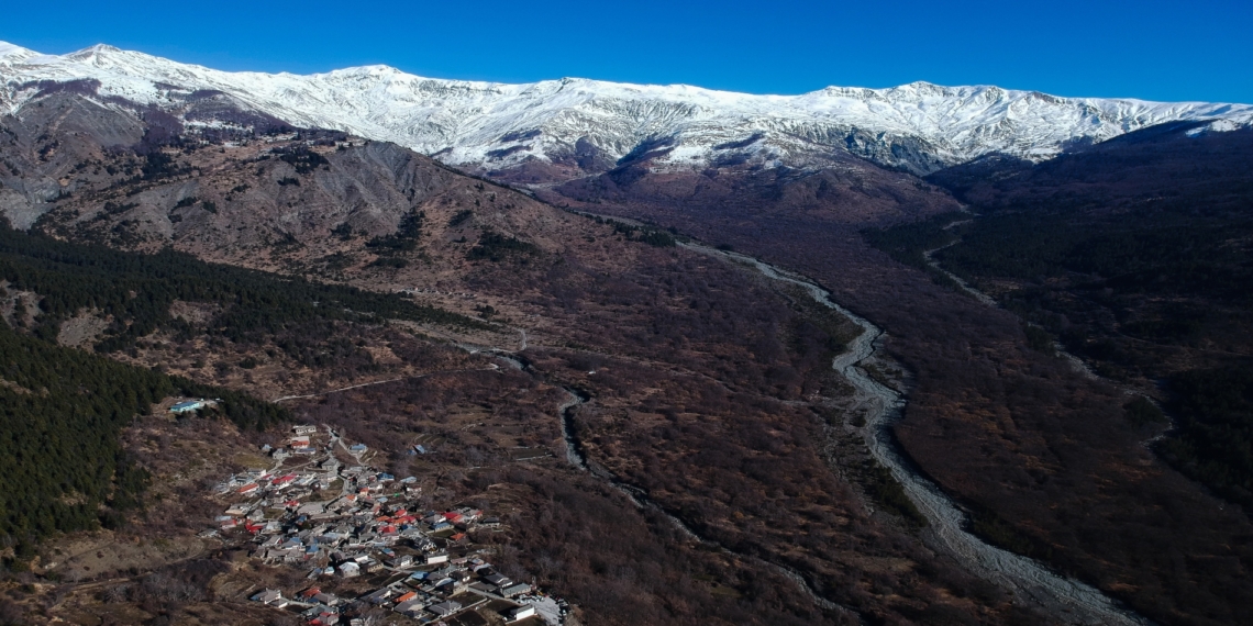 Πληκάτι: Το χωριό που νομίζεις ότι ακουμπά στον ουρανό