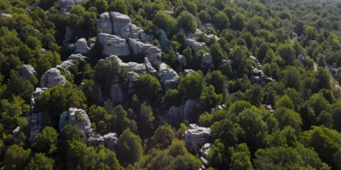 Το συγκλονιστικό Πέτρινο Δάσος της Ελλάδας από ψηλά