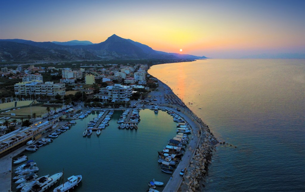 Ξυλόκαστρο: 3 Πράγματα που Μπορείς να Κάνεις & Γιατί Αποτελεί Ιδανικό Προορισμό Όλο τον Χρόνο