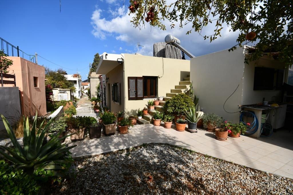 Attractive 2 Bedroom House with Garden - East Crete
