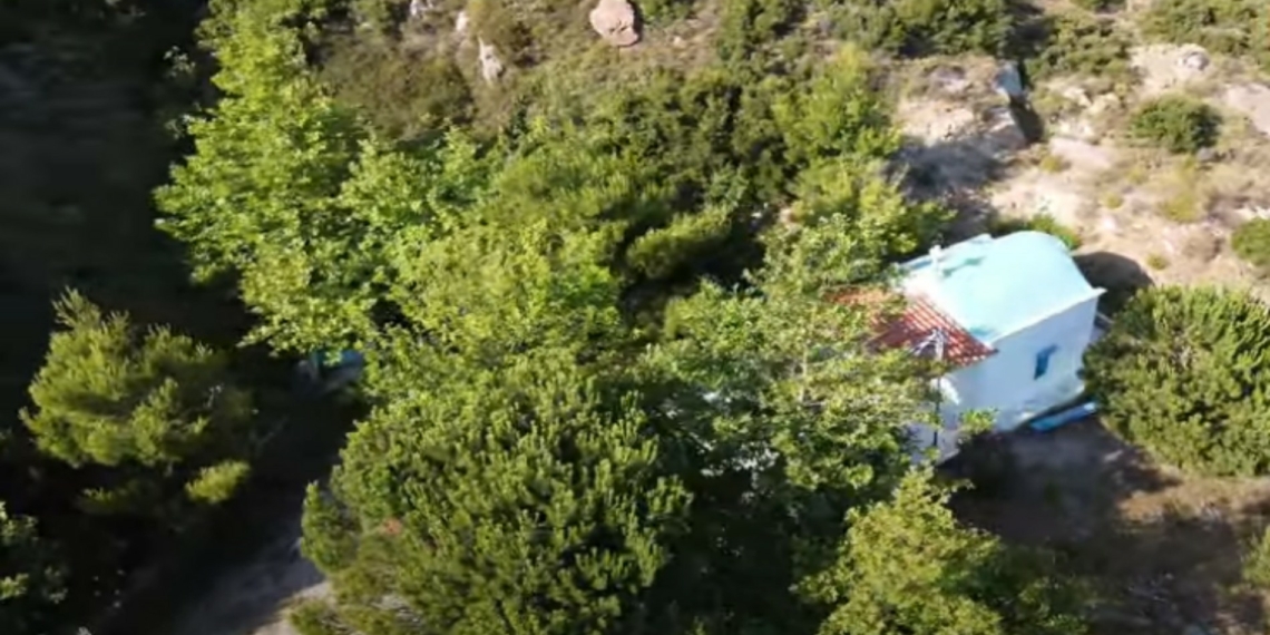 Άγιος Ιωάννης των Λατομείων: Το γραφικό εξωκλήσι δίπλα στην Αθήνα