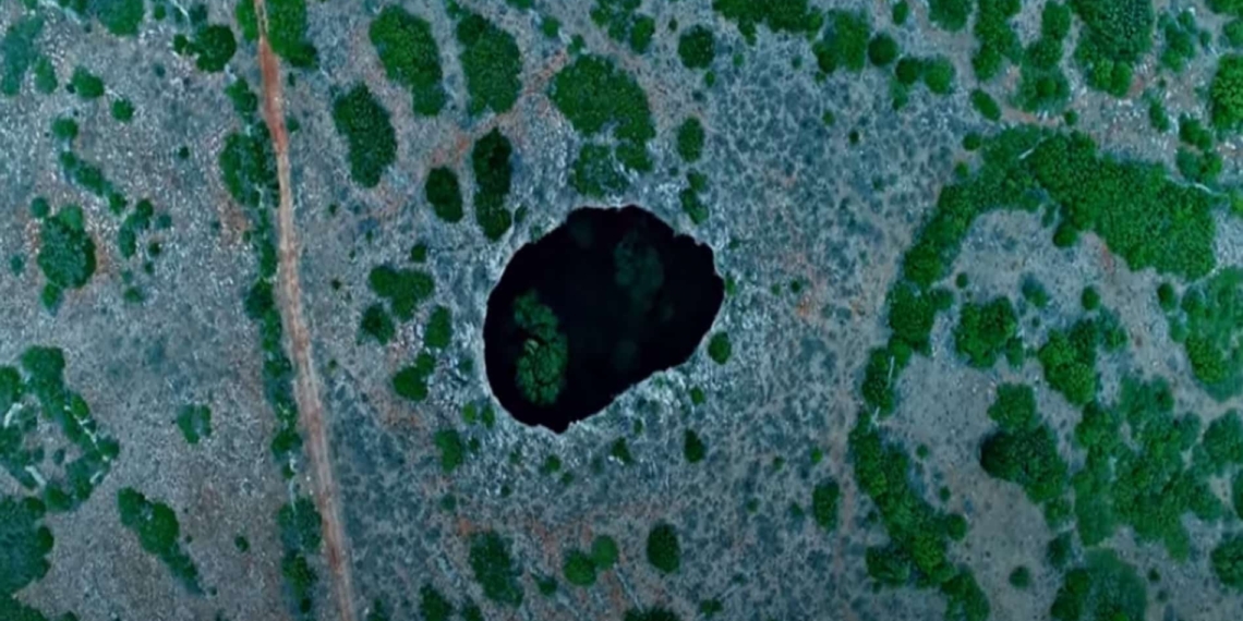 Η μυστηριώδης και απόκοσμη «Μαύρη Τρύπα» στη Μάνη